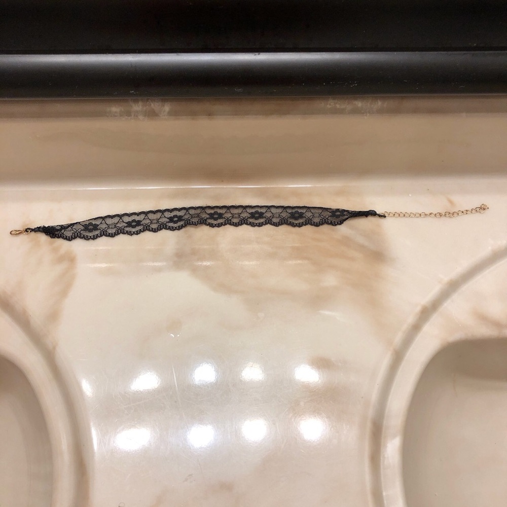 Hot 🔥 lace choker